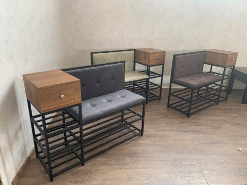 "Mеталева банкетка"